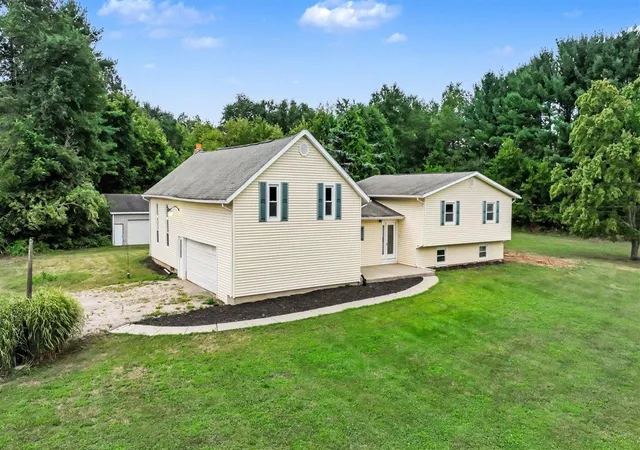 2nd image of 11867 4 Mile Rd, Battle Creek, MI 49015 | MLS# 70553886