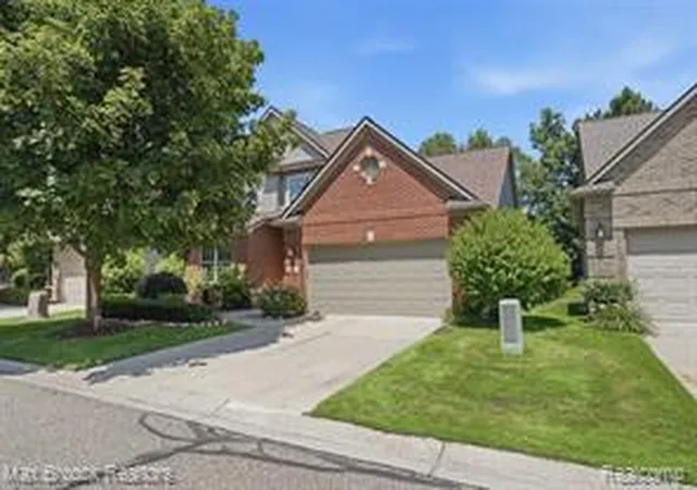 Homes for sale in Waterford, MI | 5804 S Windstar Cir #22, Waterford, MI 48327 | MLS# 61008363