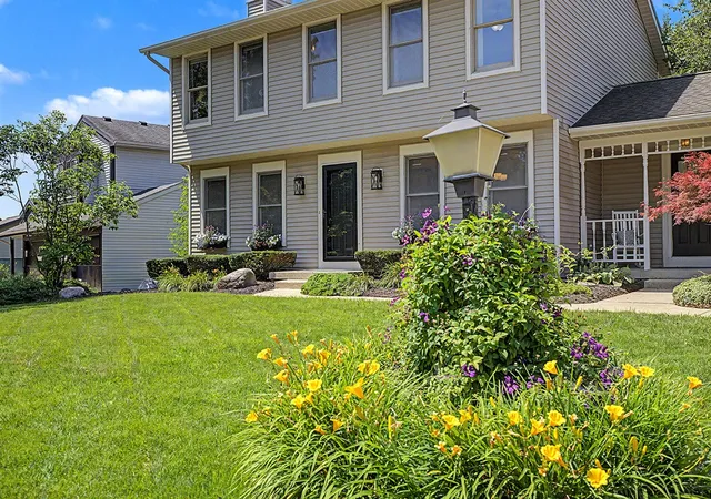 Homes for sale in Grand Rapids, MI | 2274 Stowevalley Dr, Grand Rapids, MI 49508 | MLS# 70543890