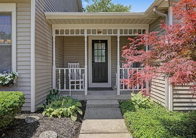Homes for sale in Grand Rapids, MI | 2274 Stowevalley Dr, Grand Rapids, MI 49508 | MLS# 70543890