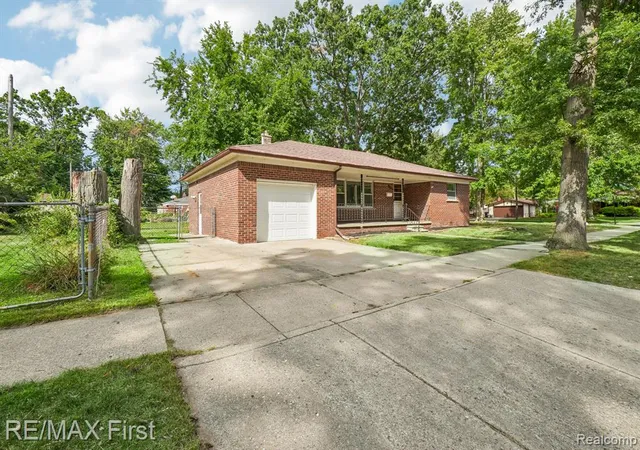 Photo 2 of Single family home for sale at 29309 Milton Ave, Madison Heights, MI 48071 2514 | MLS# 61024814 | Listing updated on 2026-08-29