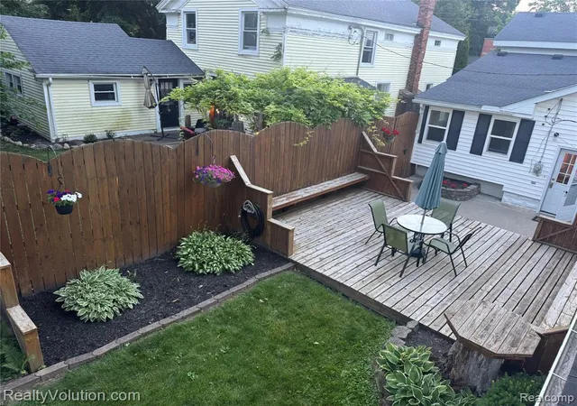 Photo 2 of Sale Pending at 727 W Park St, Lapeer, MI 48446 | MLS# 61007727 | Listing updated on 2026-08-13