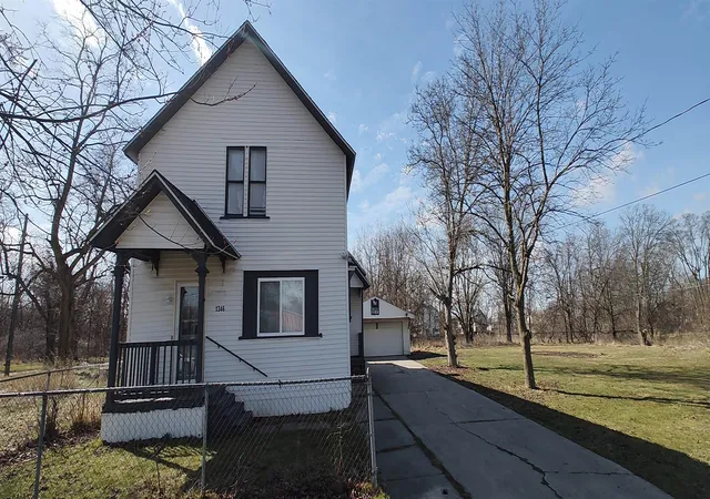 Photo 1 of Sale Pending at 1346 Carlisle St, Saginaw, MI 48601 | MLS# 50170558 | Listing updated on 2025-12-21