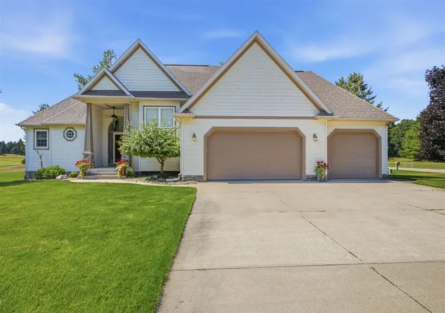 Photo 4 of Sale Pending at 7737 Carriage Ln, Stanwood, MI 49346 | MLS# 70544018 | Listing updated on 2026-08-27
