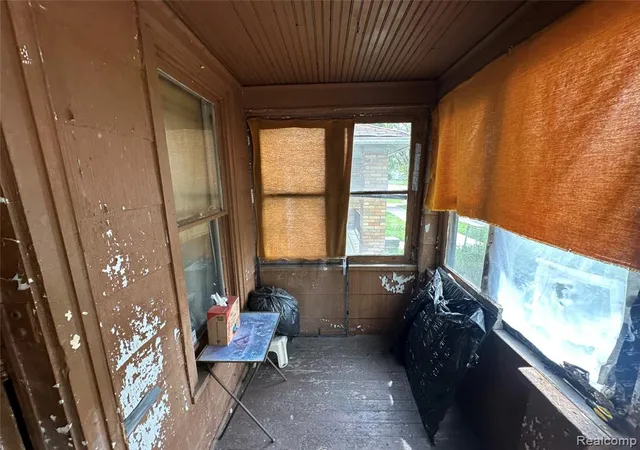 3rd image of 5042 Pennsylvania St, Detroit, MI 48213 | MLS# 60990961
