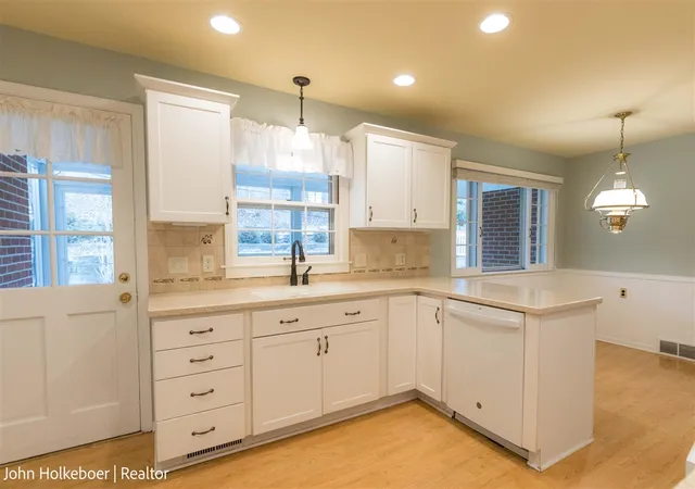 4th image of 1641 Forrester St, Grand Rapids, MI 49508 | MLS# 70517669