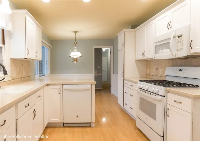 5th image of 1641 Forrester St, Grand Rapids, MI 49508 | MLS# 70517669