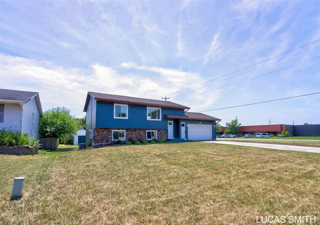 Photo 2 of Sale Pending at 11190 Winter Dr, Zeeland, MI 49464 | MLS# 70546242 | Listing updated on 2026-07-29