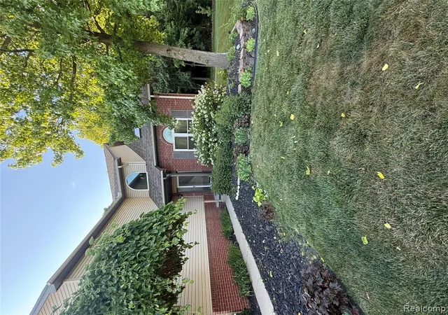 3rd image of 44994 Sondra Dr, Van Buren Township, MI 48111 | MLS# 60939924