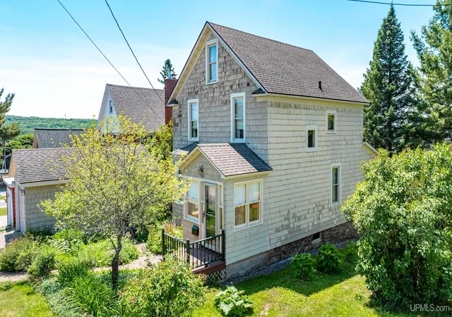 Homes for sale in Hancock, MI | 908 Third St, Hancock, MI 49930 | MLS# 50213829