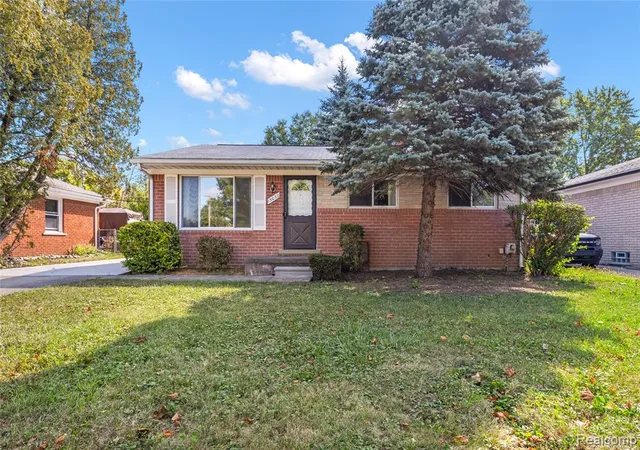 Photo 1 of Single family home for sale at 15032 Arcola St, Livonia, MI 48154 3928 | MLS# 61024628 | Listing updated on 2026-08-27