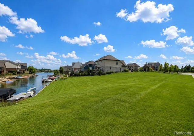 2nd image of 10401 Sandpiper Ct, South Lyon, MI 48178 | MLS# 61006648
