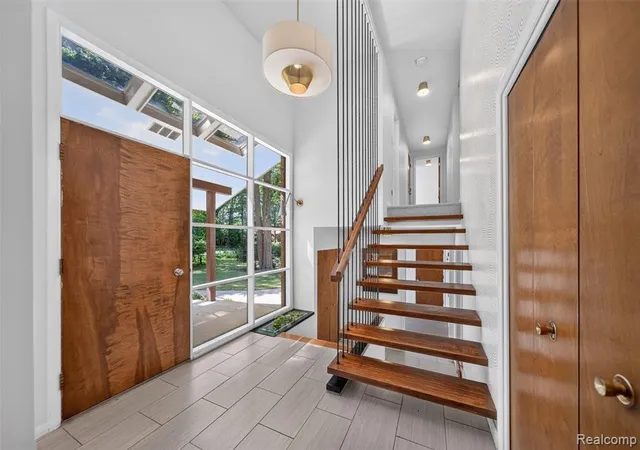 4th image of 7388 Lindenmere Dr, Bloomfield Hills, MI 48301 | MLS# 61022461