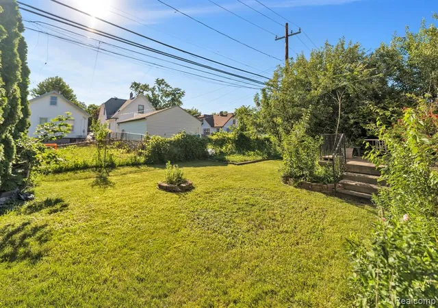 Photo 3 of Single family home for sale at 7511 Orchard Ave, Dearborn, MI 48126 | MLS# 61002477 | Listing updated on 2026-08-13