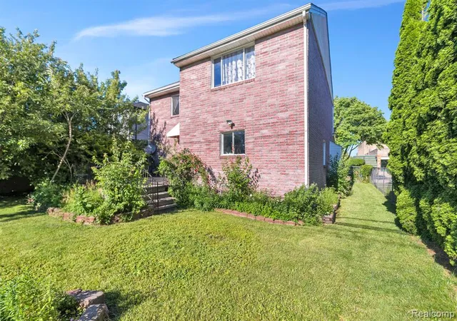 Photo 4 of Single family home for sale at 7511 Orchard Ave, Dearborn, MI 48126 | MLS# 61002477 | Listing updated on 2026-08-13