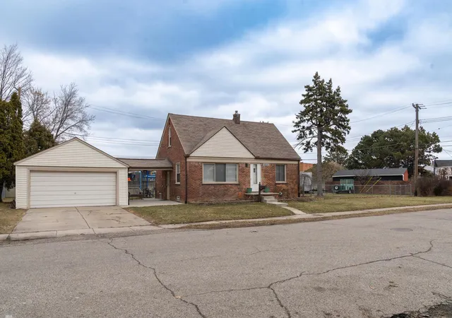 Homes for sale in Fraser, MI | 16605 Rosemary St, Fraser, MI 48026 | MLS# 50203599