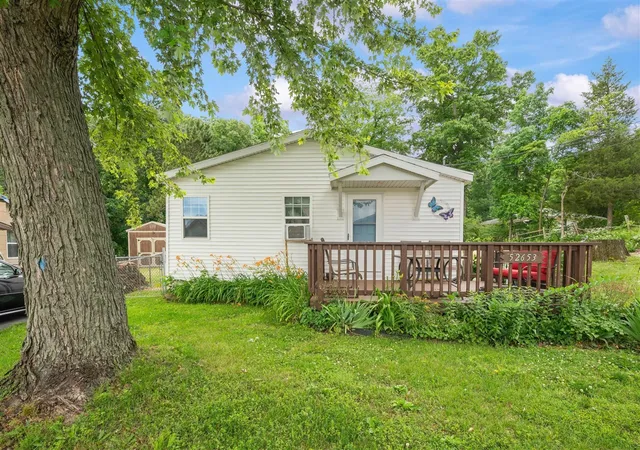 Homes for sale in Dowagiac, MI | 52653 Lakeview Dr, Dowagiac, MI 49047 | MLS# 70543314