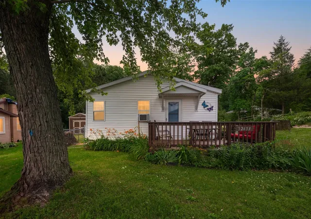 Homes for sale in Dowagiac, MI | 52653 Lakeview Dr, Dowagiac, MI 49047 | MLS# 70543314