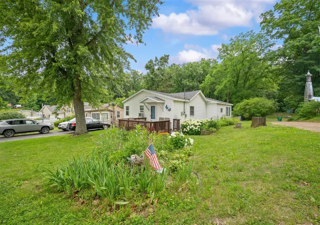 Homes for sale in Dowagiac, MI | 52653 Lakeview Dr, Dowagiac, MI 49047 | MLS# 70543314