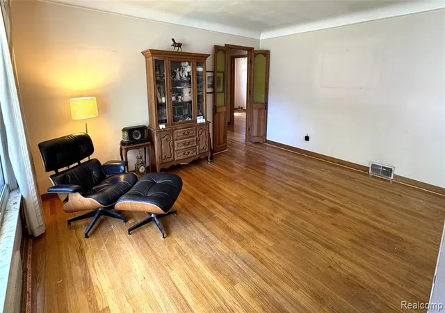 Photo 3 of Single family home for sale at 18947 Whitby St, Livonia, MI 48152 3035 | MLS# 61025681 | Listing updated on 2026-08-29