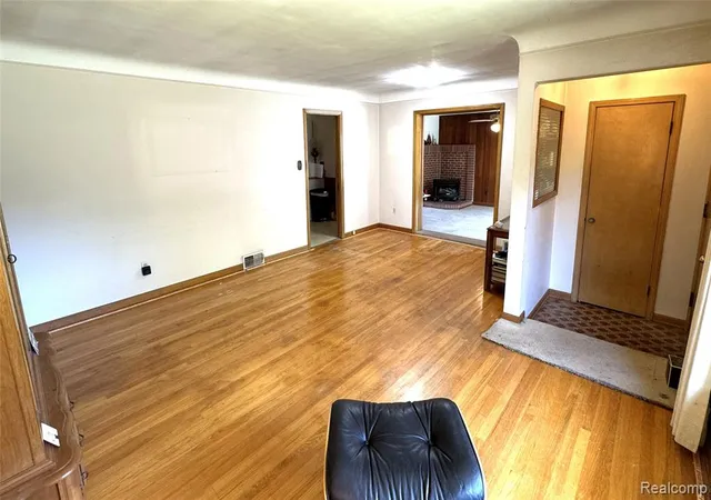 Photo 4 of Single family home for sale at 18947 Whitby St, Livonia, MI 48152 3035 | MLS# 61025681 | Listing updated on 2026-08-29