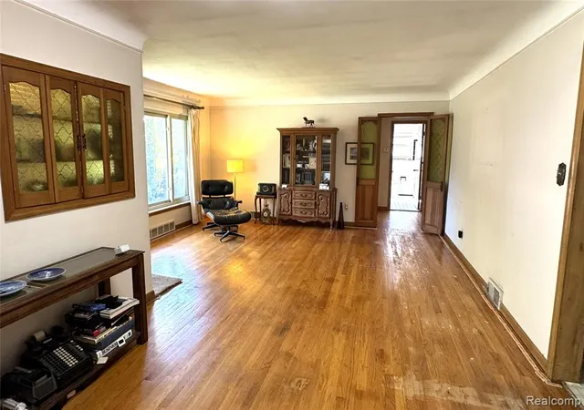 Photo 5 of Single family home for sale at 18947 Whitby St, Livonia, MI 48152 3035 | MLS# 61025681 | Listing updated on 2026-08-29