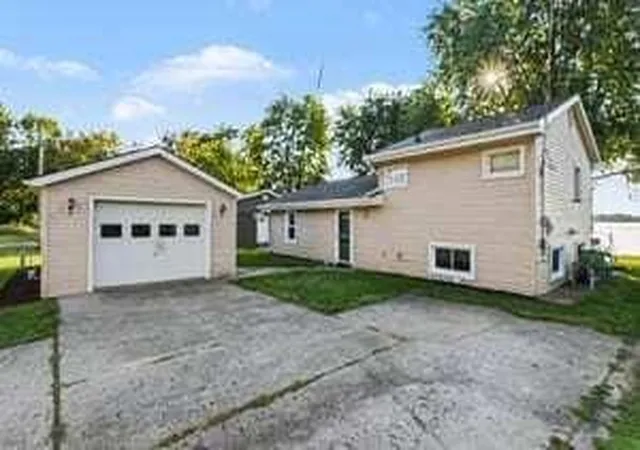 Photo 3 of Single family home for sale at 163 Lakeside Dr, Quincy, MI 49082 | MLS# 70554190 | Listing updated on 2026-08-27