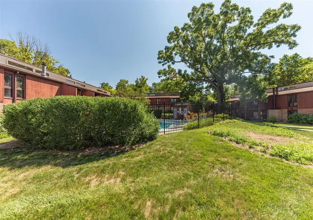 5th image of 2405 Packard St, Ann Arbor, MI 48104