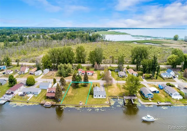 Homes for sale in Au Gres, MI | 1840 S Riverside Dr, Au Gres, MI 48703 | MLS# 60919580