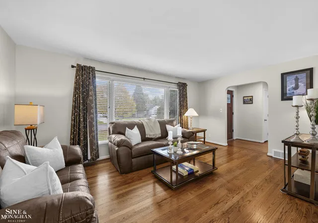 5th image of 463 Lexington Rd, Grosse Pointe Farms, MI 48236 | MLS# 50189288