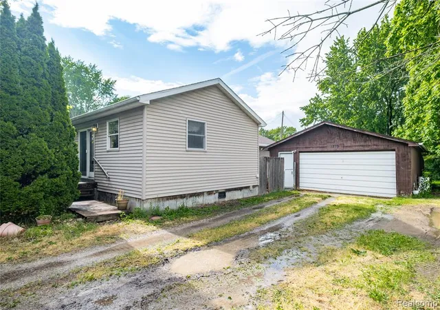 Homes for sale in Lapeer, MI | 1270 W Oregon St, Lapeer, MI 48446 | MLS# 61001227