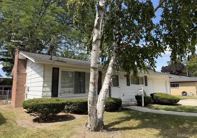 Photo 1 of Sale Pending at 1929 Oxford St, Saginaw, MI 48602 3954 | MLS# 61025075 | Listing updated on 2026-10-06