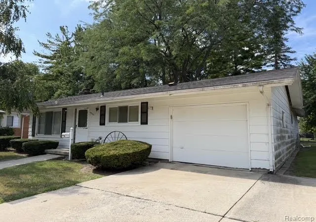 Photo 2 of Sale Pending at 1929 Oxford St, Saginaw, MI 48602 3954 | MLS# 61025075 | Listing updated on 2026-10-06