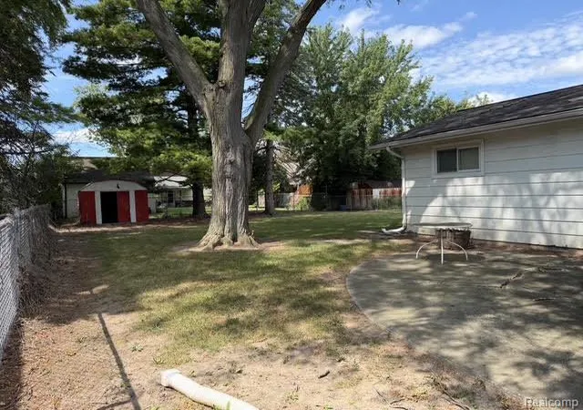 Photo 3 of Sale Pending at 1929 Oxford St, Saginaw, MI 48602 3954 | MLS# 61025075 | Listing updated on 2026-10-06