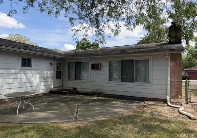 Photo 3 of Sale Pending at 1929 Oxford St, Saginaw, MI 48602 3954 | MLS# 61025075 | Listing updated on 2026-10-06