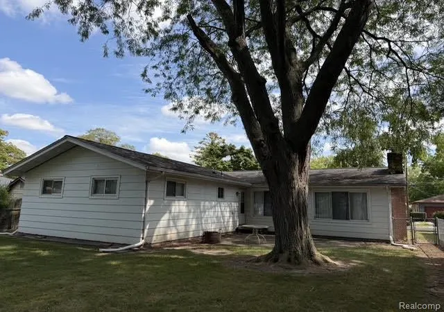 Photo 4 of Sale Pending at 1929 Oxford St, Saginaw, MI 48602 3954 | MLS# 61025075 | Listing updated on 2026-10-06
