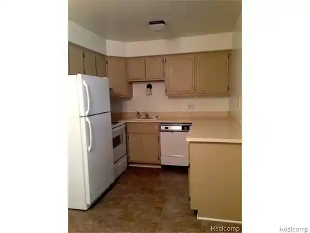 Listing Photo 2 - Condo for sale in 19830 W Twelve Mile Rd located at 19830 W Twelve Mile Rd, Southfield, MI 48076 - Unit #31