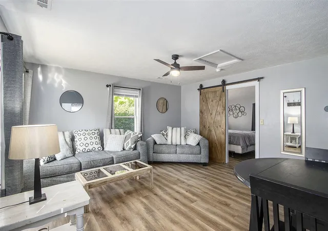 Photo 3 of Sale Pending at 418 Hutchinson St, Kalamazoo, MI 49001 | MLS# 70494156 | Listing updated on 2025-09-27