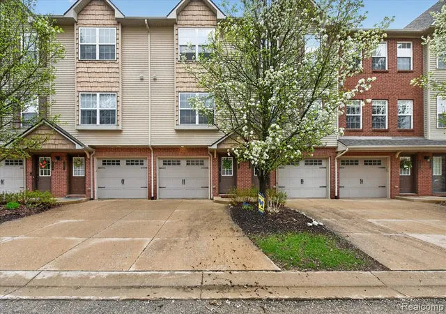 Homes for sale in Howell, MI | 1623 Red Hickory Ct, Howell, MI 48855 | MLS# 61008742