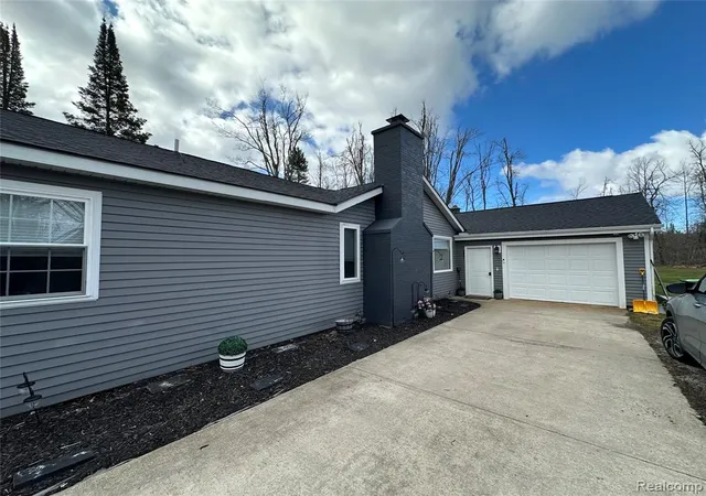 3rd image of 7726 Lake St, Alanson, MI 49706 | MLS# 61008804