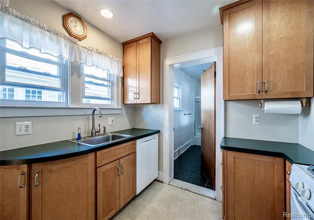 Homes for sale in Royal Oak, MI | 1037 Longfellow Ave, Royal Oak, MI 48067 | MLS# 60990091