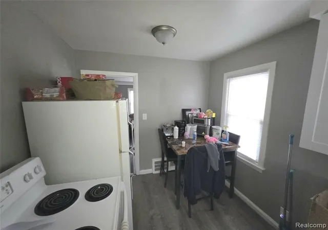 2nd image of 18499 Pierson St, Detroit, MI 48219 2516 | MLS# 60980433