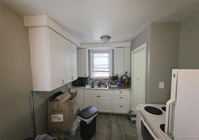 3rd image of 18499 Pierson St, Detroit, MI 48219 2516 | MLS# 60980433