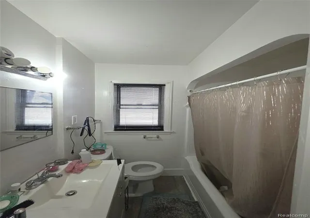 4th image of 18499 Pierson St, Detroit, MI 48219 2516 | MLS# 60980433