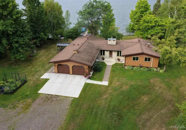 Photo 3 of Single family home for sale at N11211 East Shore Rd, Marenisco, MI 49947 | MLS# 50220095 | Listing updated on 2026-09-01