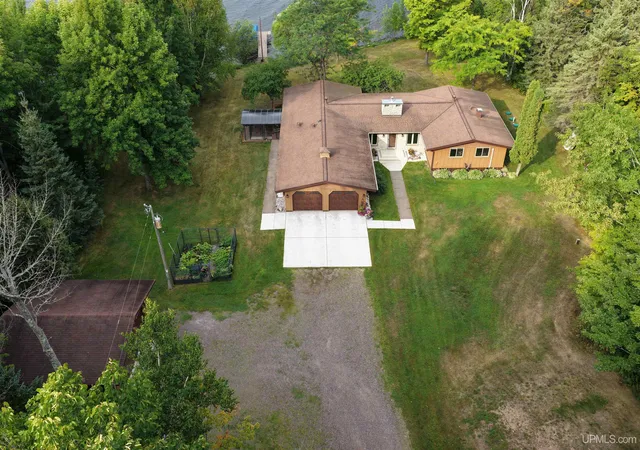 Photo 3 of Single family home for sale at N11211 East Shore Rd, Marenisco, MI 49947 | MLS# 50220095 | Listing updated on 2026-09-01