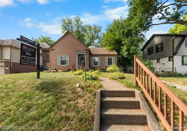 Photo 1 of Sale Pending at 109 Wenonah Dr, Pontiac, MI 48341 1957 | MLS# 61025632 | Listing updated on 2026-09-08