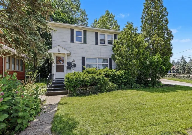 Photo 1 of Multi family home for sale at 400 La Salle Ave, Saint Joseph, MI 49085 | MLS# 70542028 | Listing updated on 2026-08-16