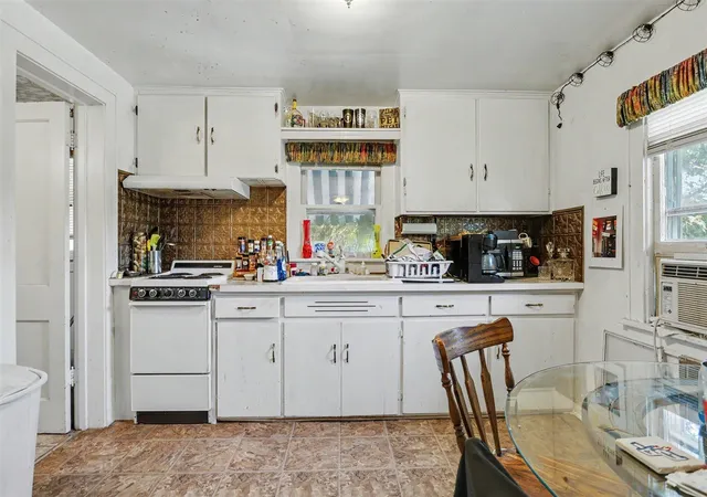 Photo 4 of Multi family home for sale at 400 La Salle Ave, Saint Joseph, MI 49085 | MLS# 70542028 | Listing updated on 2026-08-16