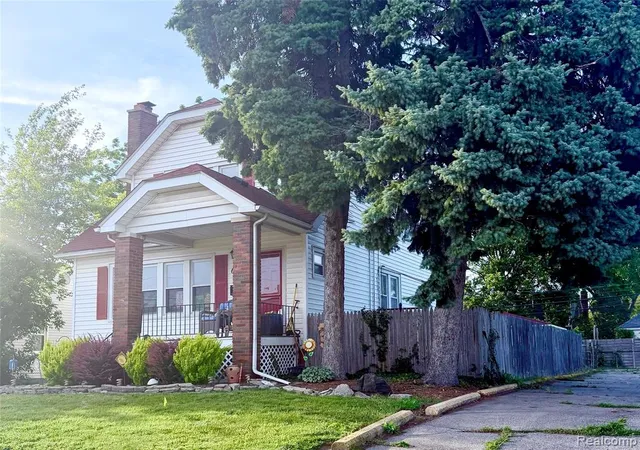 2nd image of 617 E Bennett Ave, Ferndale, MI 48220 3523 | MLS# 61023950